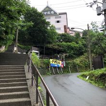 温泉街のロープウェイ乗り場！