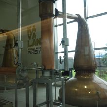 蒸留しているところ（見学コース）