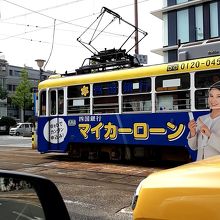 市内の主要道路には路面電車が走ってました。