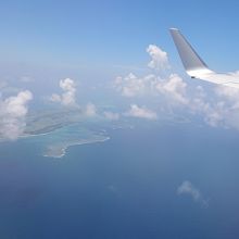 飛行機の窓から撮った風景