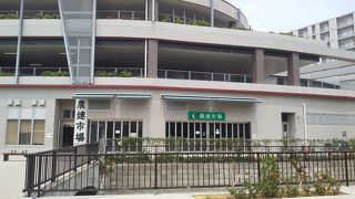 あまり活気なく