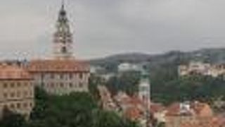 チェスキー クルムロフを訪れる前も後も、私のチェスキー クルムロフの印象は聖ヨスト教会が写っている景色です。