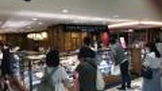 さすがに混んでいます。