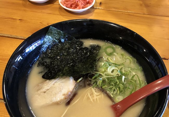 博多豚骨ラーメン、癖になる！