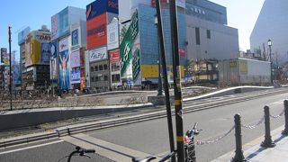 グリコの看板の近く