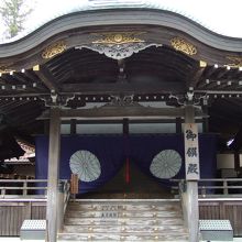 神楽殿の中は空いていました