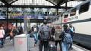 駅ビルが充実しています。