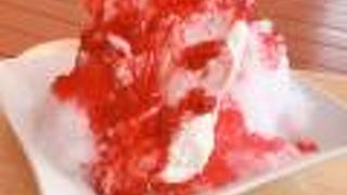 開放的なオープンテラスのテーブル席は、リゾート気分を満喫できます！