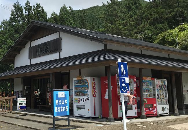 美味しい水の湧き出す道の駅･･･ですが、小さな食堂があるだけ