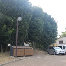 老人ホームの敷地内にあります