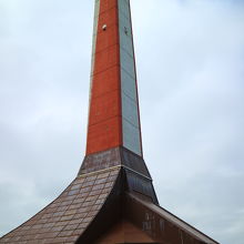 新たに建てられた100年記念塔