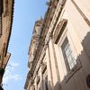 コルソ・ヴィットリオ・エマヌエーレ通りは中世時代の景観　（コミゾ）