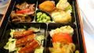 コース料理は、各自の分が重箱で出てきました。