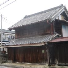 旧渡辺金物店です