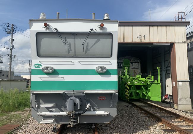 駅構内に観光案内所　トリエンナーレ事務所があります。