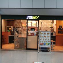 第１ターミナルの地下１階にあります