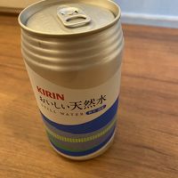 天然水　缶で提供