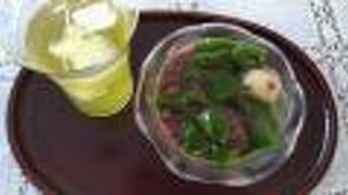 休日カフェにはすごい行列