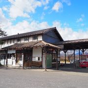 今はバス停となっている旧長野鉄道屋代線の駅