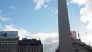 コンクリート製のオベリスク