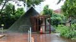 竪穴式縄文復元住居跡、貝層断面