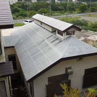 鳴子駅側から見下ろした、浴場の外観