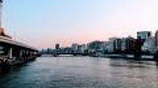 眺めがいい、隅田川にかかる人道橋