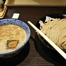 噛み応えがすごいつけ麺です。