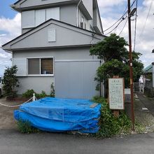 井戸の背後は、和賀江嶋