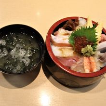 ランチメニュー海鮮丼