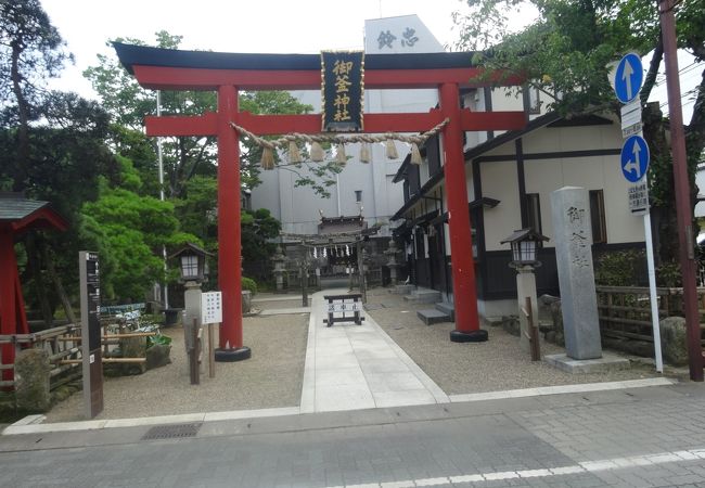 塩釜神社裏参道の近く