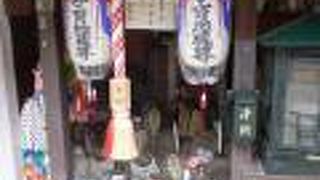 小さな地蔵がたくさん