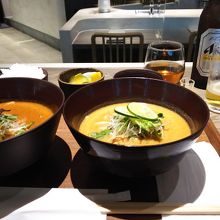 ハーフアンドハーフ。冷やしカレーが絶品。