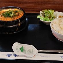 スンドゥブチゲ定食８００円。