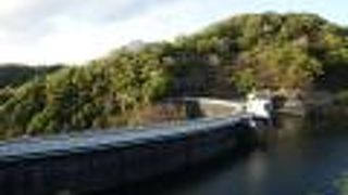 高さ73メートルの巨大ダム