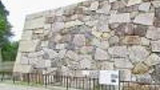 石垣だけが残る