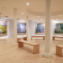 地下のモネの展示室