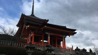 本堂は修復工事中