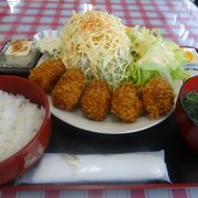 海鮮丼のお店でカキフライを。