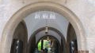 美しい中庭がある複合施設