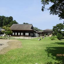 奥向書院とその全面の庭園
