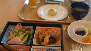 ロイヤルホテル長野1階のレストランで朝食