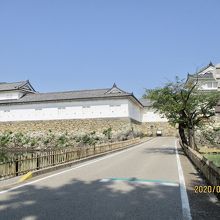 佐和口を渡るところです