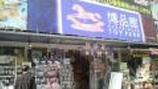 人気のおもちゃのほか、五輪グッズも多数並んでました