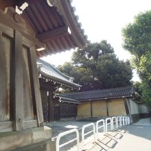 紀伊国坂途中の赤坂御用地の立派な迎賓館東門