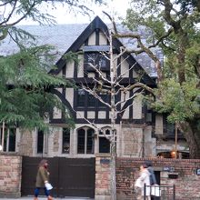 烏丸通り沿いにある