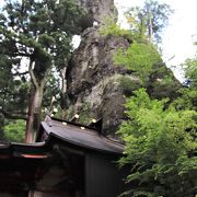 榛名神社の御神体、本殿の奥に鎮座しています。