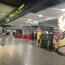 奥の方にあります。