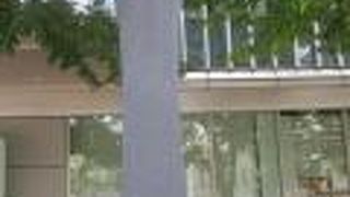 季節に応じて目立ち方が異なる作品です