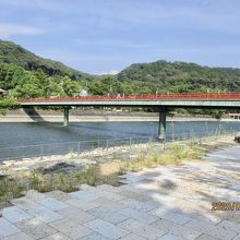 暑くて足どりが遅いまだ先